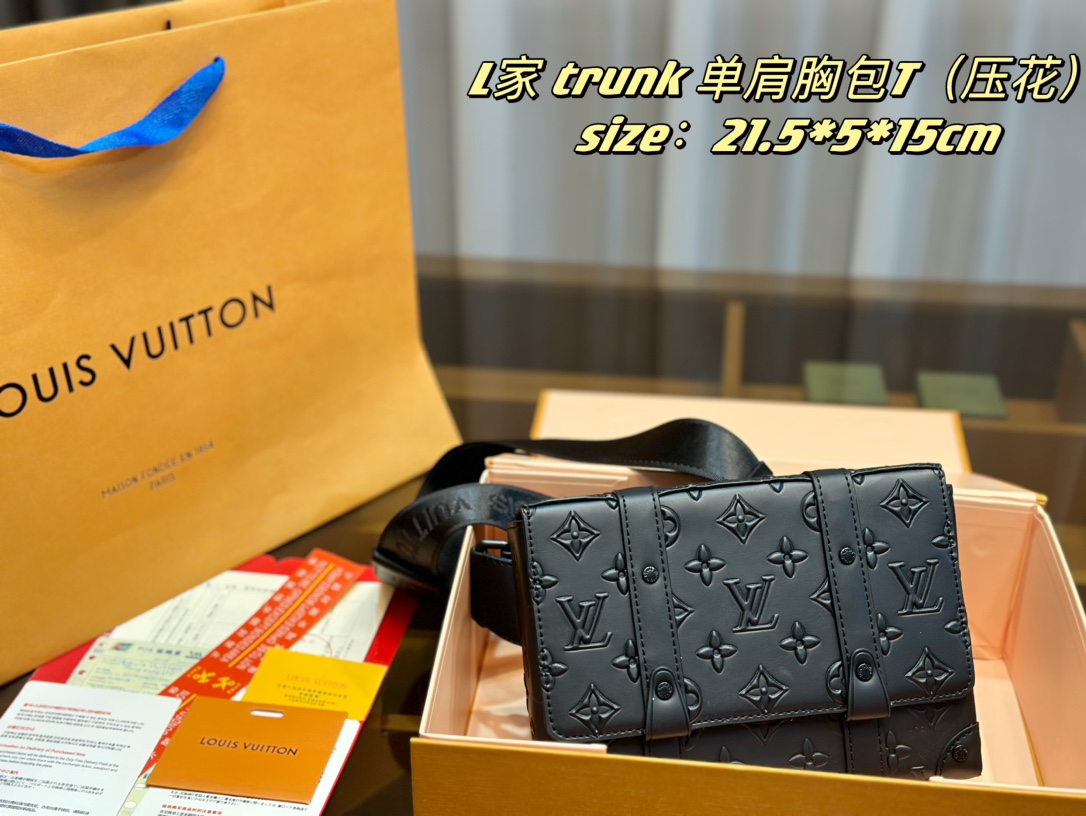 L*V Trunk Bag Black 21.5x5x15cm